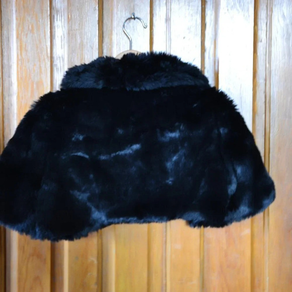 Faux Fur Shrug with Sequin  Detail - Picture 5 of 12